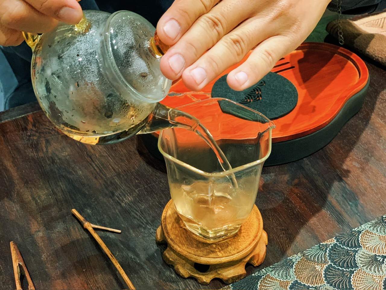 Tráng trà – Bí quyết để có ấm trà thơm ngon, đậm đà